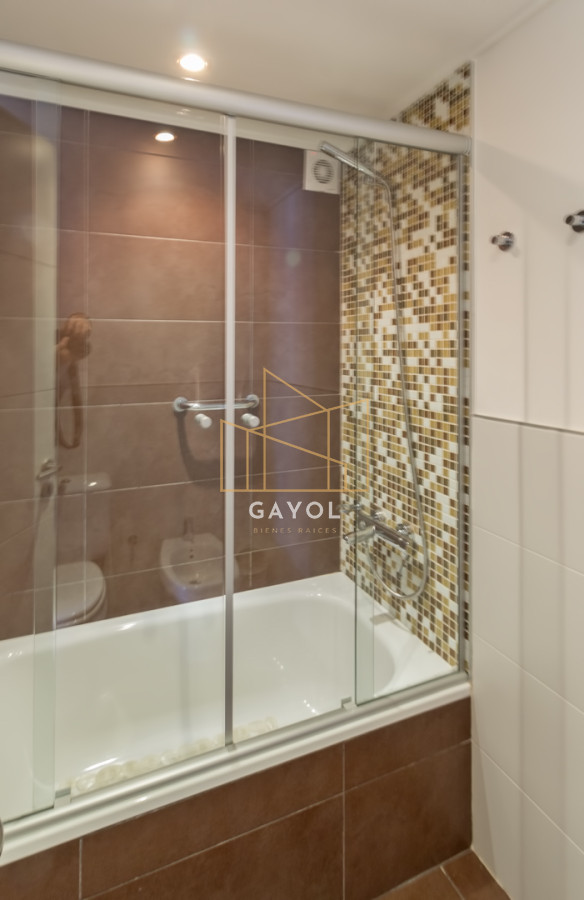 Apartamento ID.551 - Apartamento en Alquiler en Punta del Este 2 dormitorios y medio 