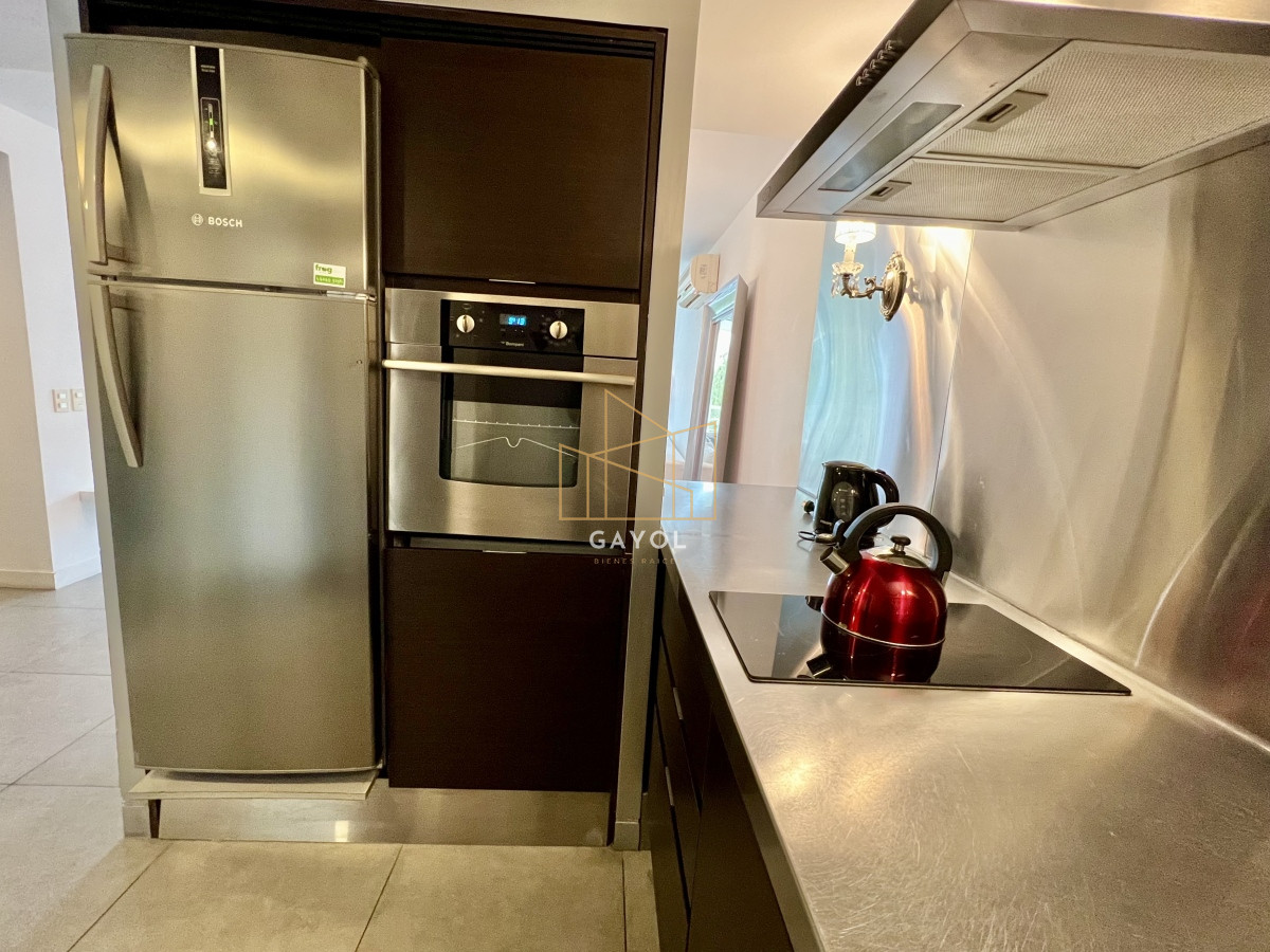 Apartamento ID.1184 - Alquiler Apartamento 1 Dormitorio y Medio Av. Roosevelt Punta del Este 