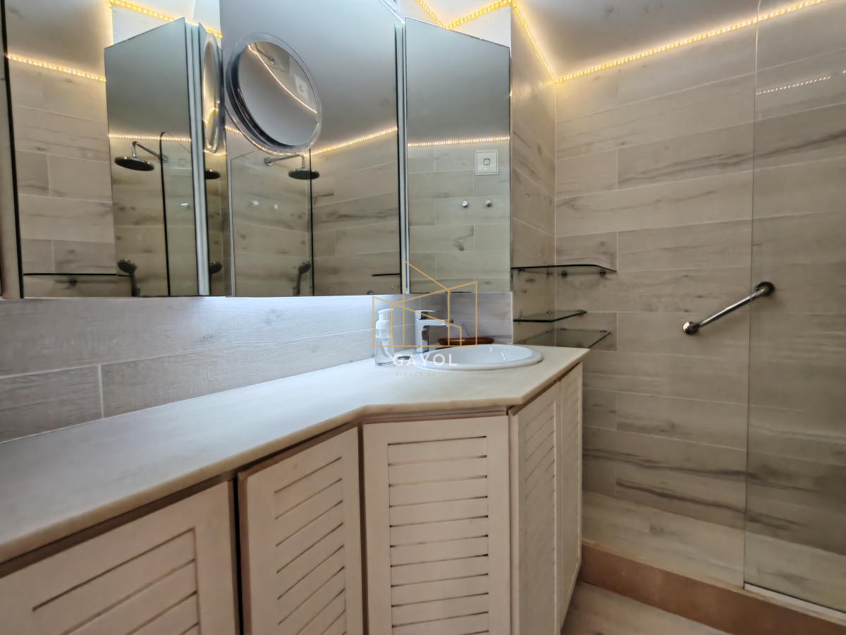 Apartamento ID.682 - Alquiler anual frente al mar de 3 dormitorios