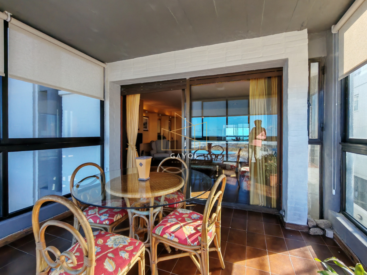 Apartamento ID.682 - Alquiler anual frente al mar de 3 dormitorios