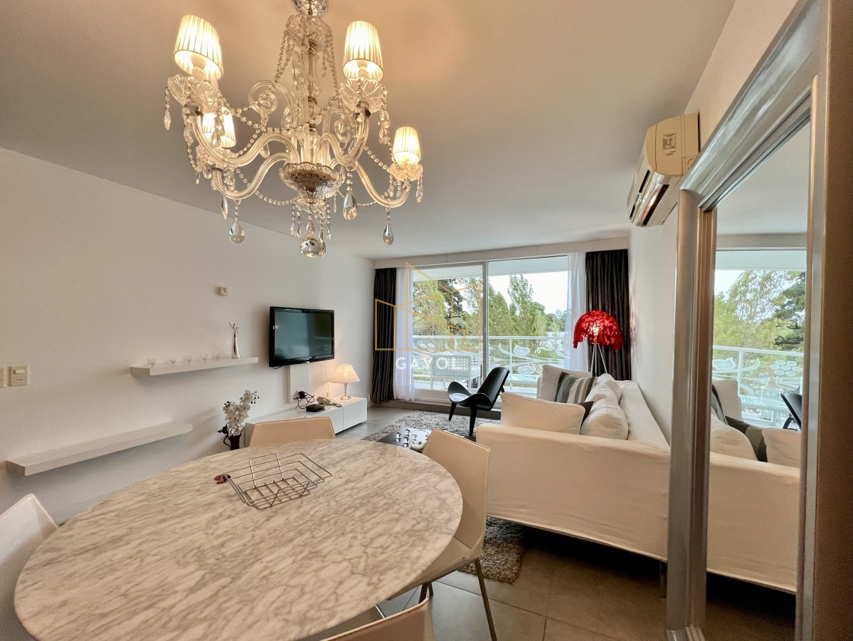 Apartamento ID.1184 - Alquiler Apartamento 1 Dormitorio y Medio Av. Roosevelt Punta del Este 