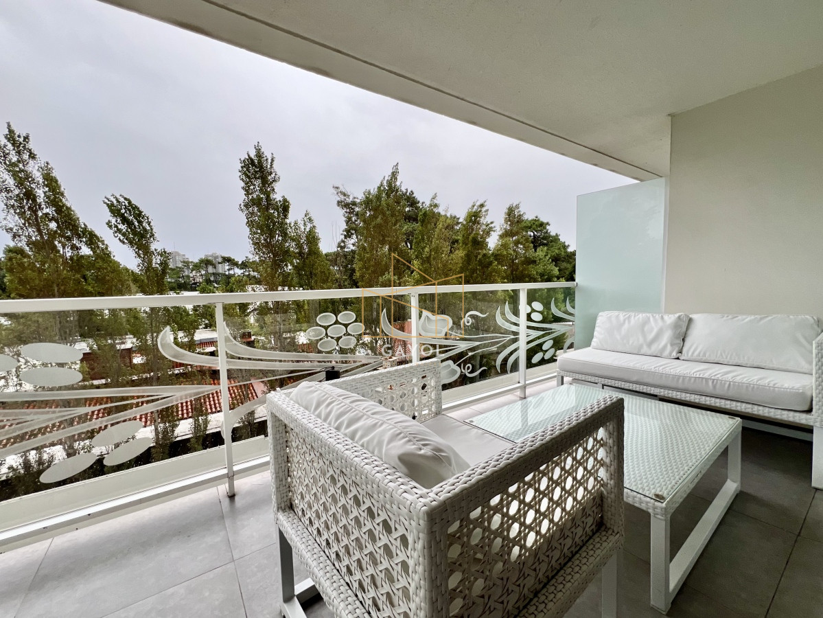 Apartamento ID.1184 - Alquiler Apartamento 1 Dormitorio y Medio Av. Roosevelt Punta del Este 