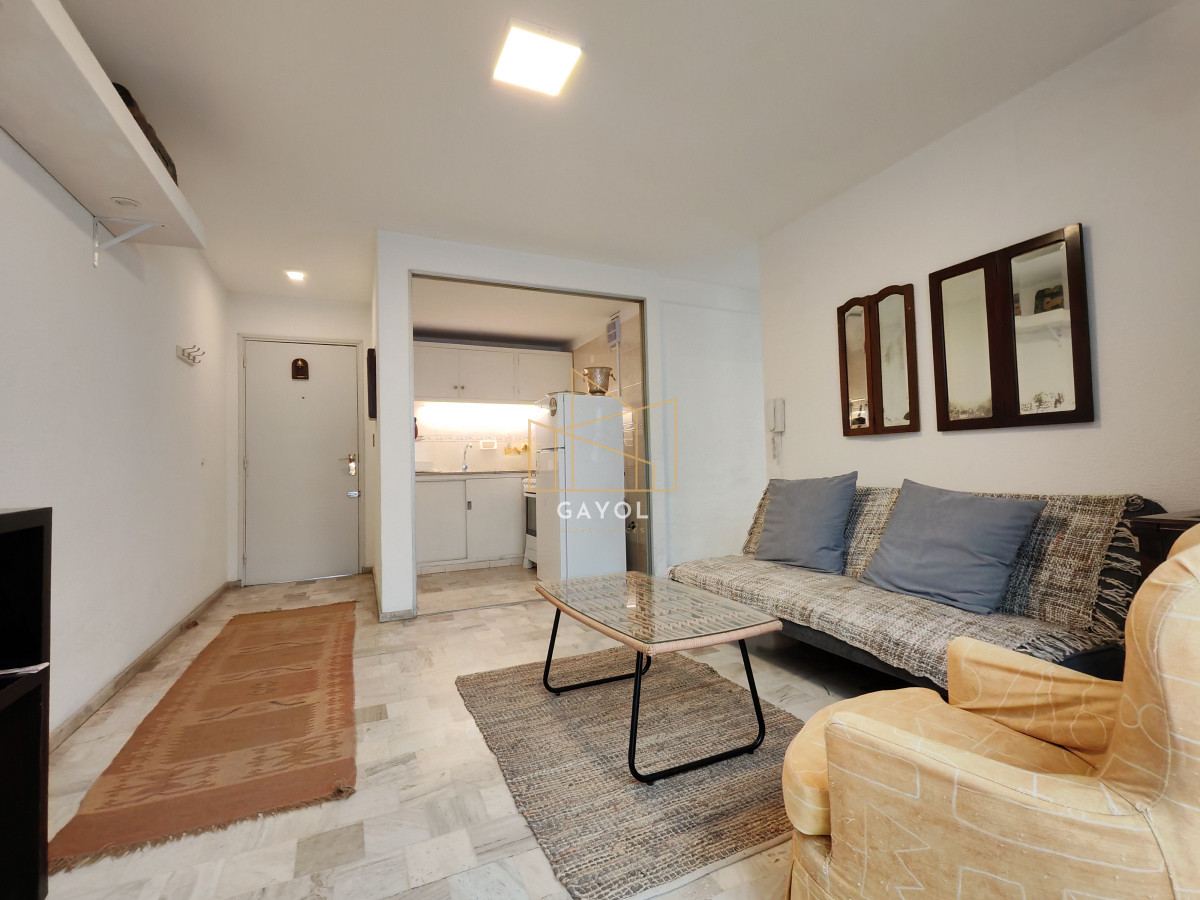 Apartamento ID.680 - Alquiler anual de 1 dormitorio con garaje