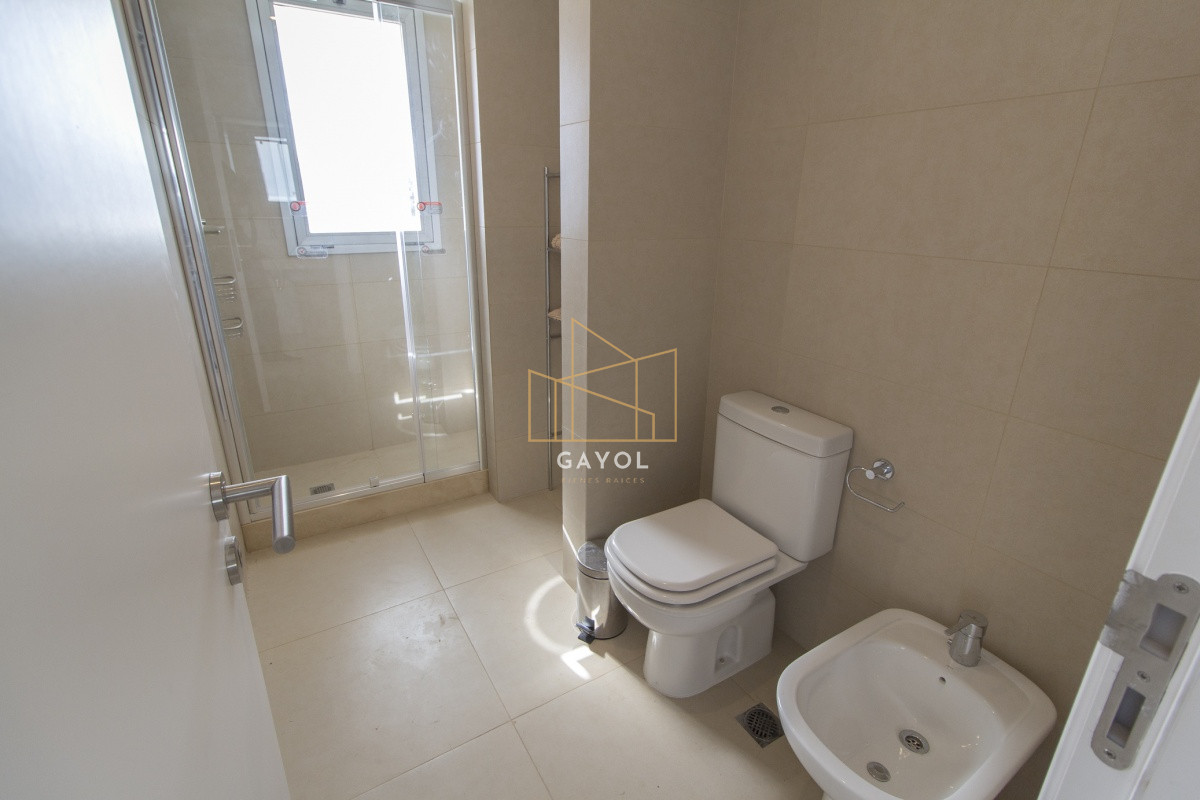 Apartamento ID.1166 - Alquiler invernal Edificio nuevo - Dpto.2 dorm 2 baños Terraza con parrillero