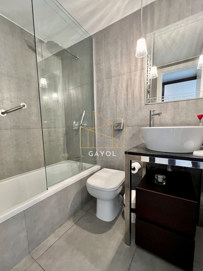 Apartamento ID.1184 - Alquiler Apartamento 1 Dormitorio y Medio Av. Roosevelt Punta del Este 