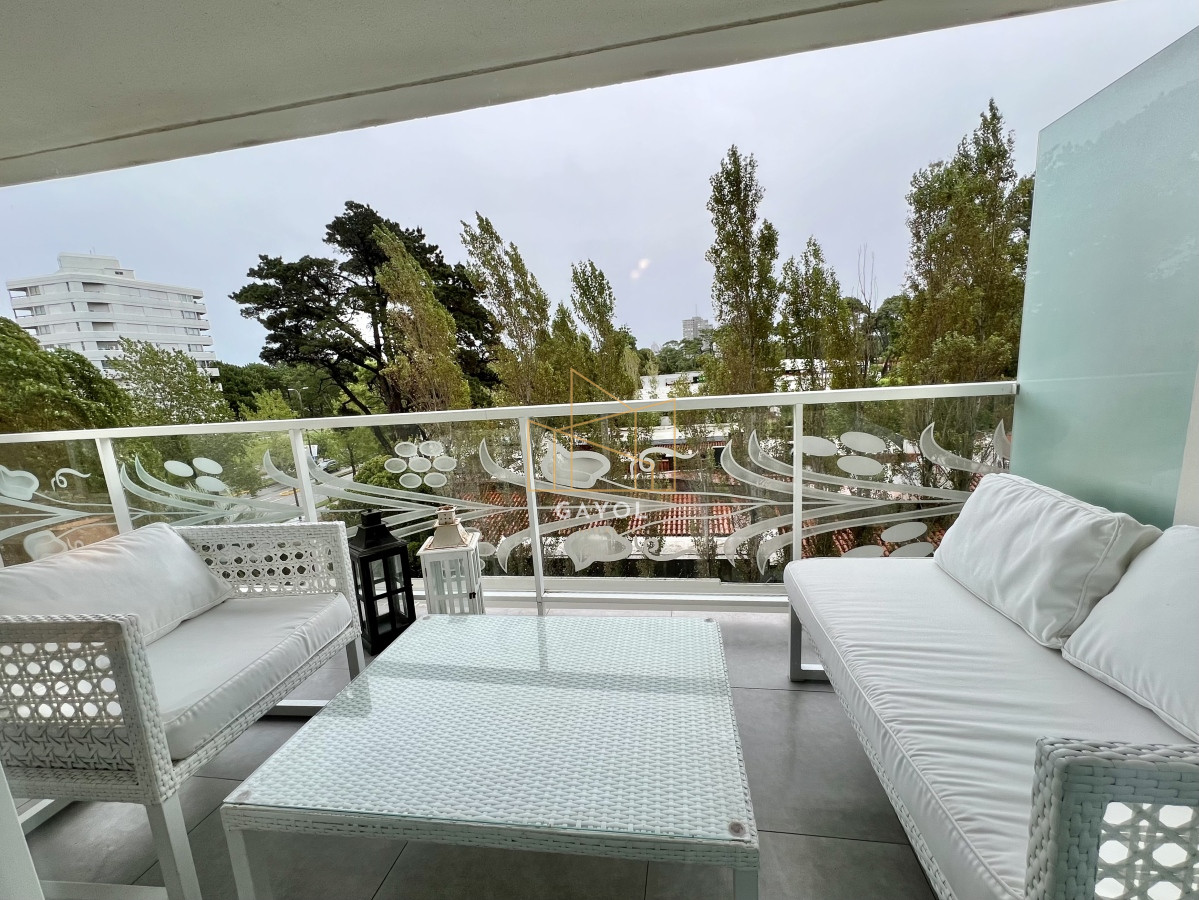 Apartamento ID.1184 - Alquiler Apartamento 1 Dormitorio y Medio Av. Roosevelt Punta del Este 