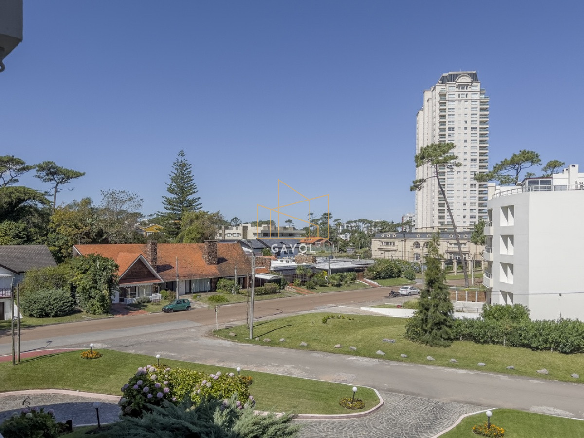 Apartamento ID.623 - Apartamento en venta en Mansa Punta del Este, 3 dormitorios, 2 baños