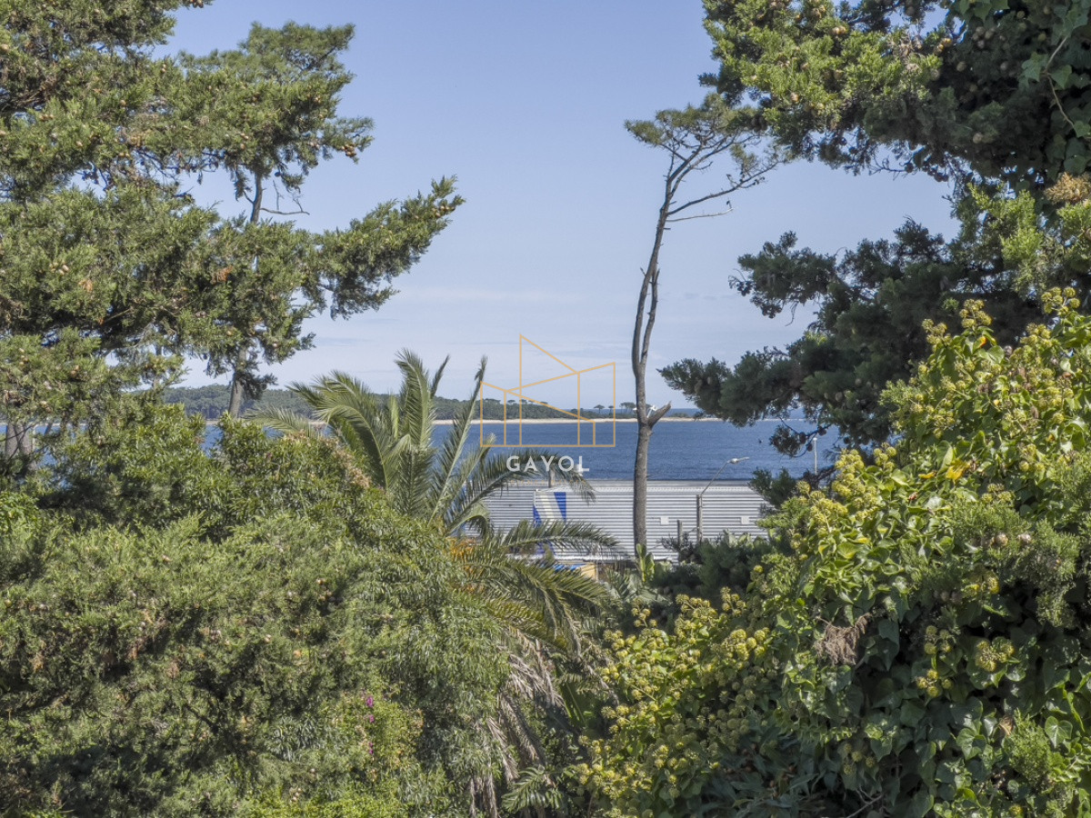 Apartamento ID.623 - Apartamento en venta en Mansa Punta del Este, 3 dormitorios, 2 baños