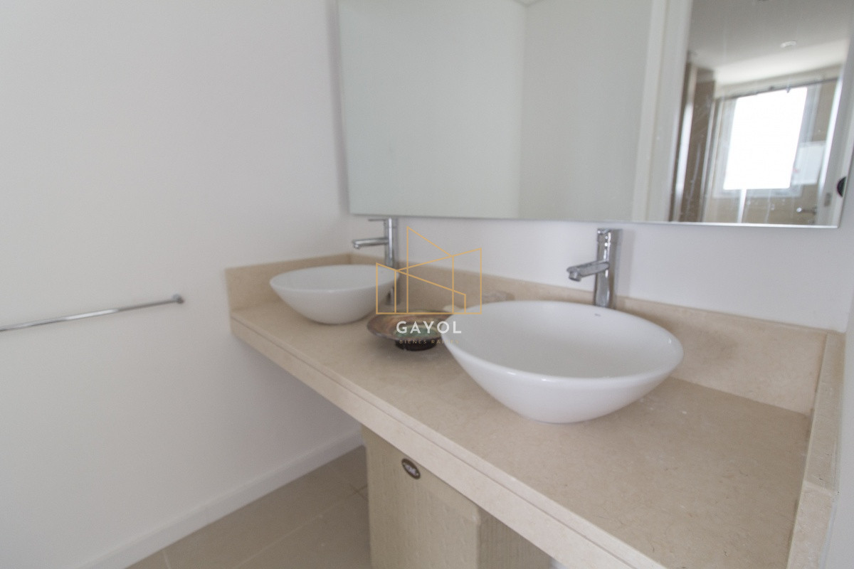 Apartamento ID.1166 - Alquiler invernal Edificio nuevo - Dpto.2 dorm 2 baños Terraza con parrillero