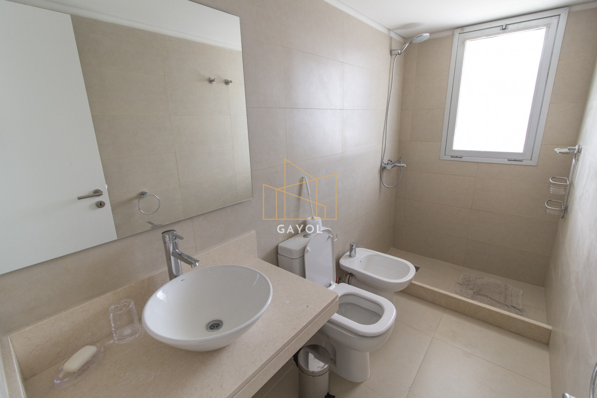 Apartamento ID.1166 - Alquiler invernal Edificio nuevo - Dpto.2 dorm 2 baños Terraza con parrillero