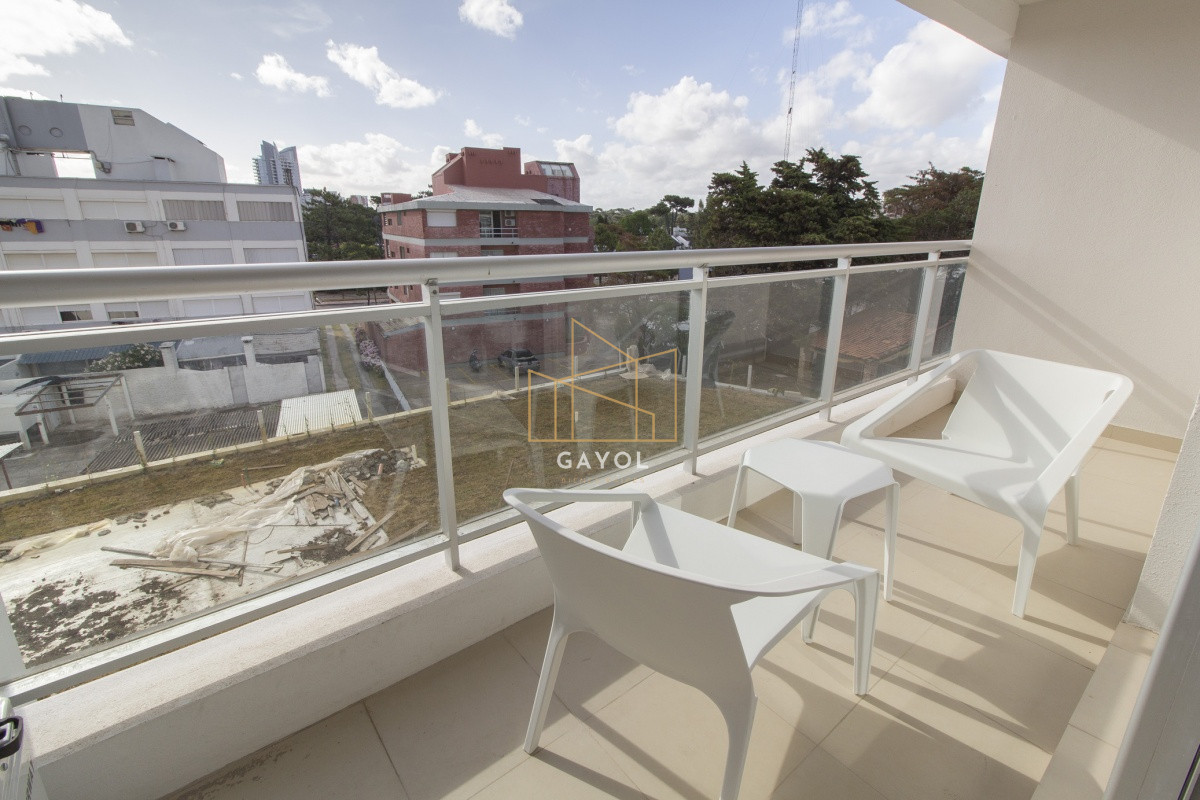 Apartamento ID.1166 - Alquiler invernal Edificio nuevo - Dpto.2 dorm 2 baños Terraza con parrillero