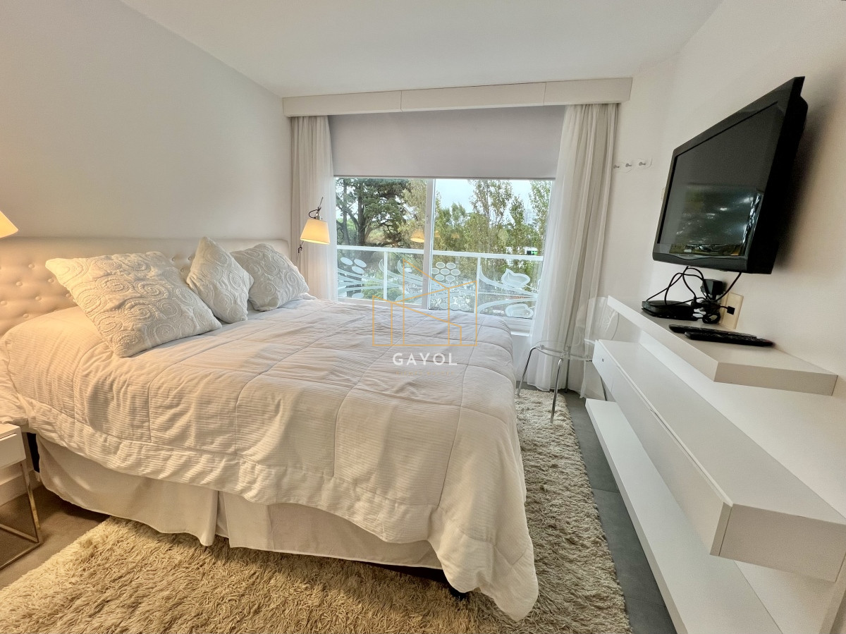 Apartamento ID.1184 - Alquiler Apartamento 1 Dormitorio y Medio Av. Roosevelt Punta del Este 