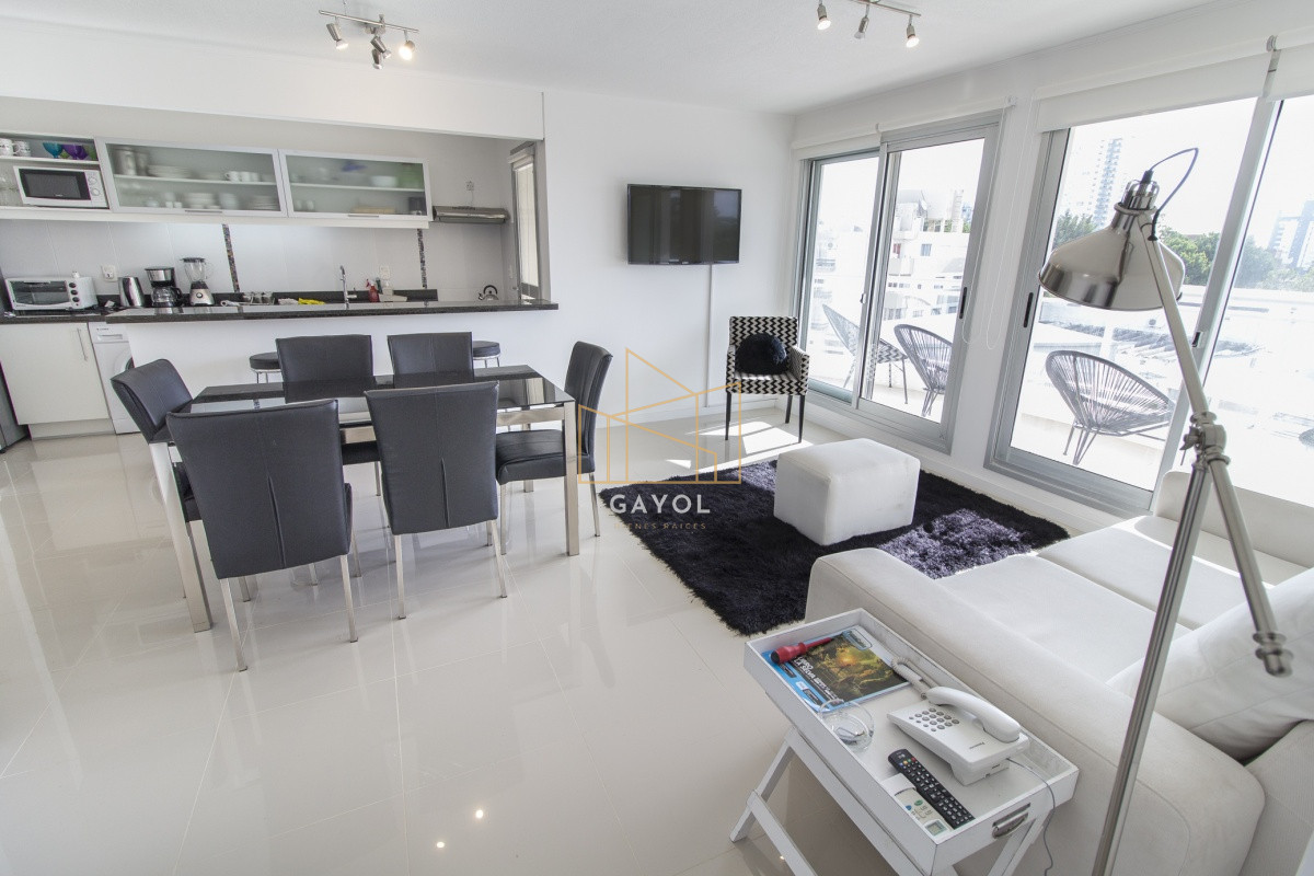 Apartamento ID.1166 - Alquiler invernal Edificio nuevo - Dpto.2 dorm 2 baños Terraza con parrillero