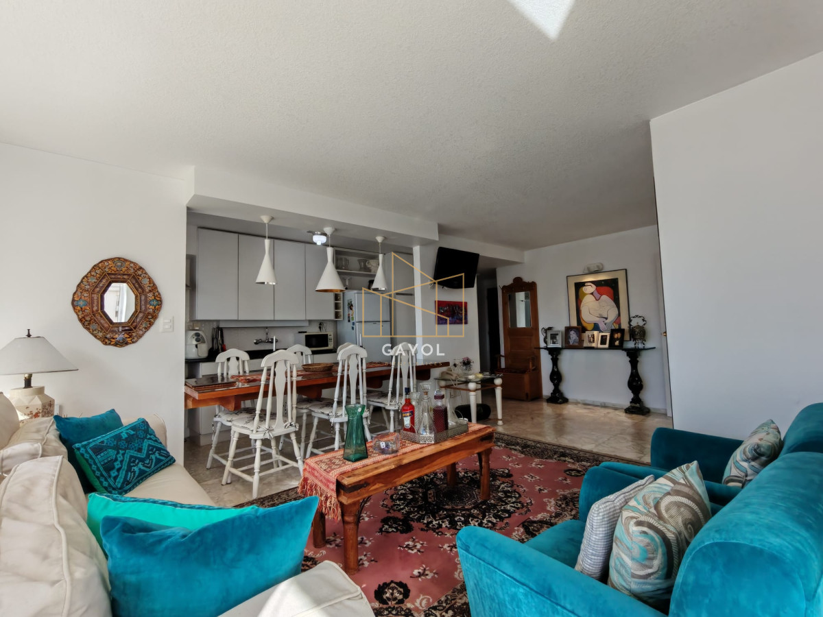Apartamento ID.712 - Torre Libertador en venta reciclado de dos dormitorios 