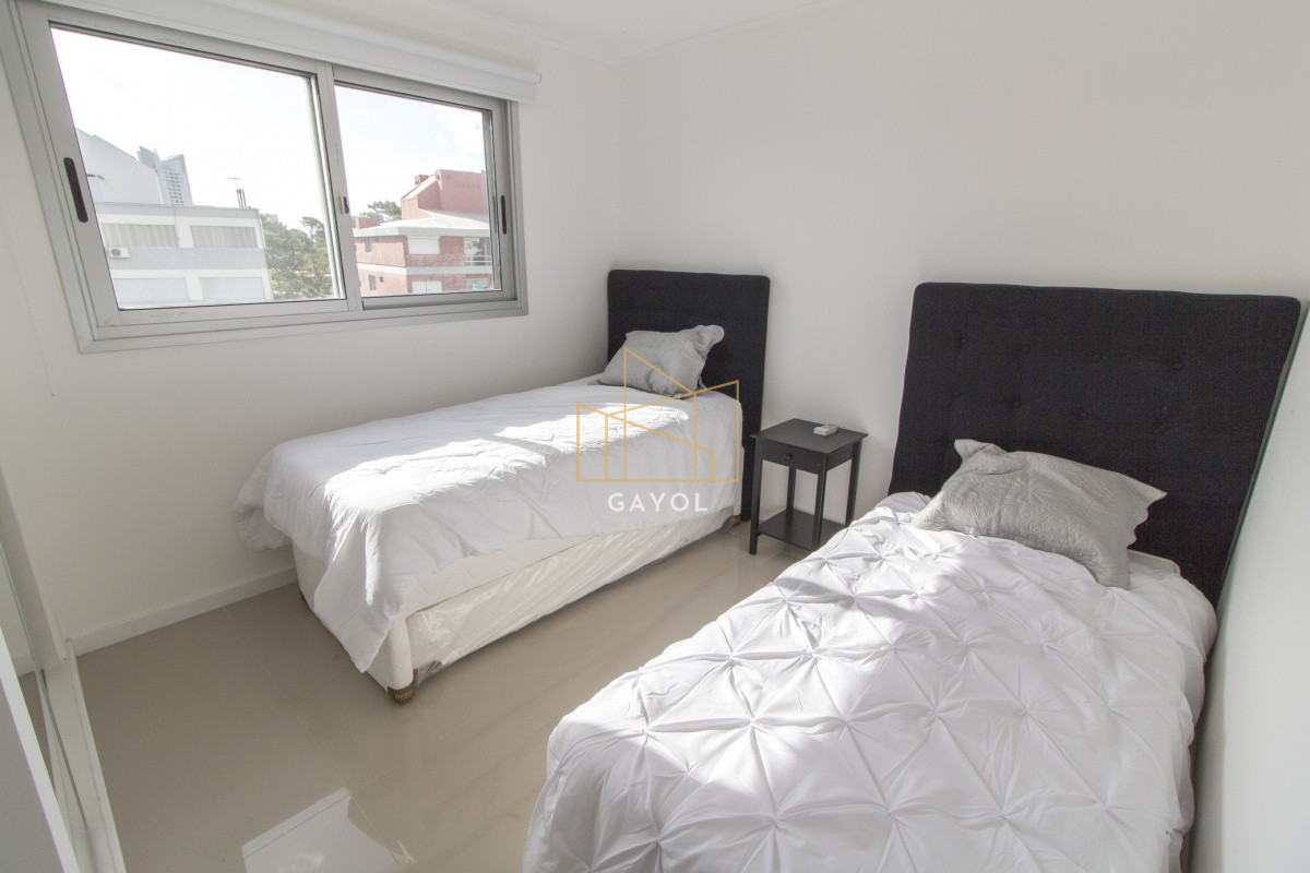 Apartamento ID.1166 - Alquiler invernal Edificio nuevo - Dpto.2 dorm 2 baños Terraza con parrillero