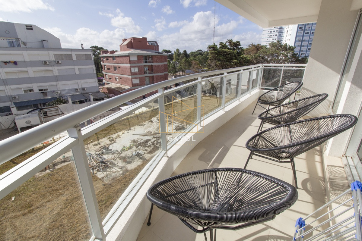 Apartamento ID.1166 - Alquiler invernal Edificio nuevo - Dpto.2 dorm 2 baños Terraza con parrillero