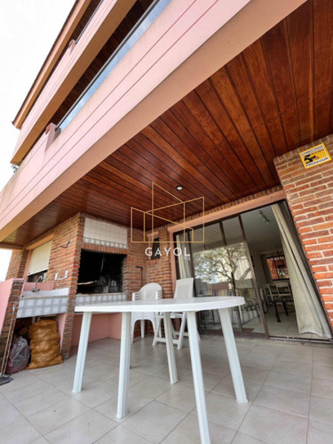 Apartamento ID.624 - Venta departamento en playa mansa, 3 dormitorios, parrillero propio