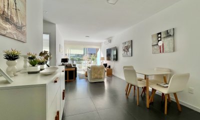 Apartamento en península con patio-terraza