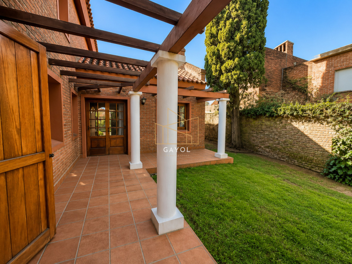 Casa ID.1430 - Excelente oportunidad en Playa Mansa