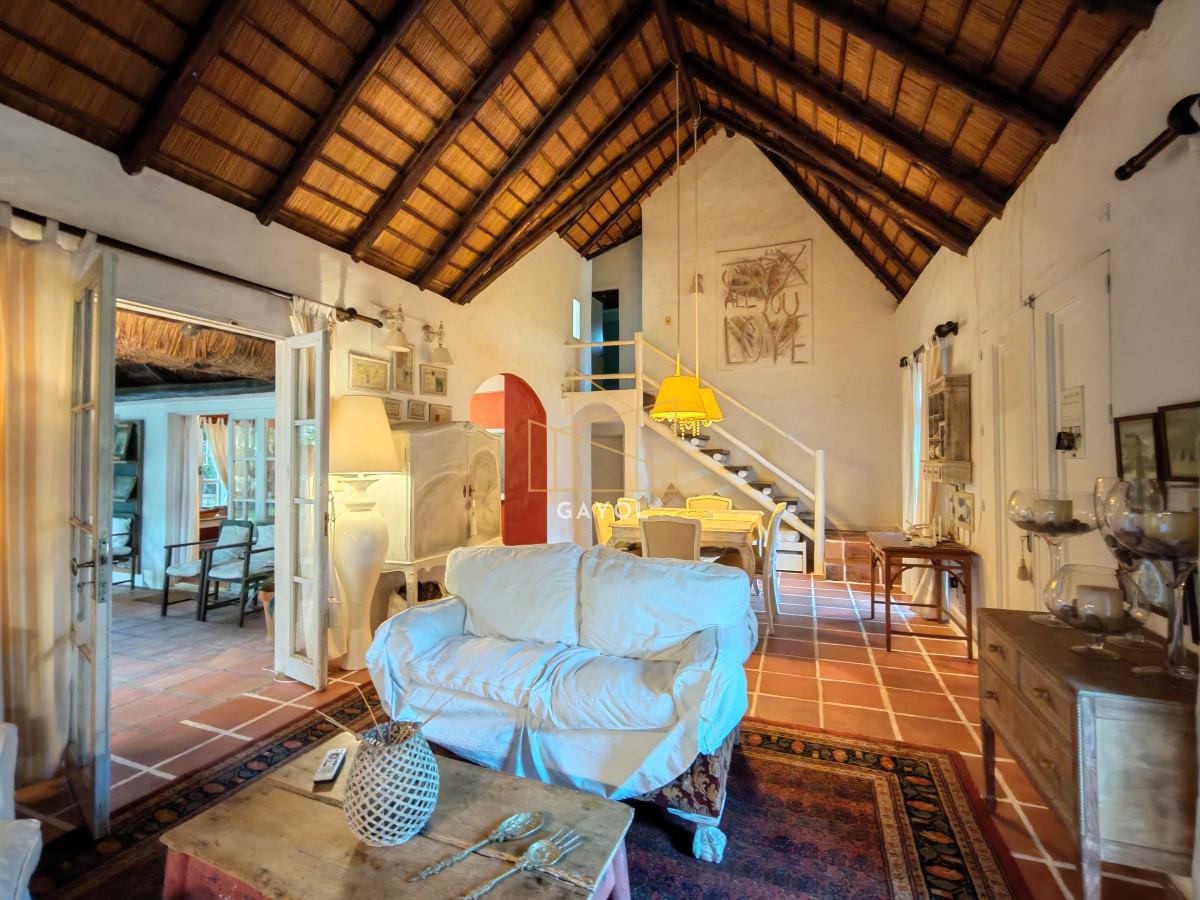 Casa ID.655 - Casa en venta reciclada, con amplio jardin con piscina 