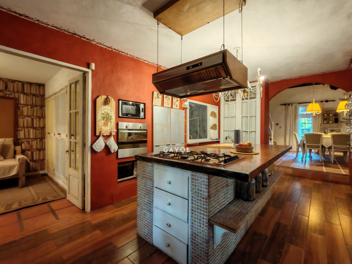 Casa ID.655 - Casa en venta reciclada, con amplio jardin con piscina 