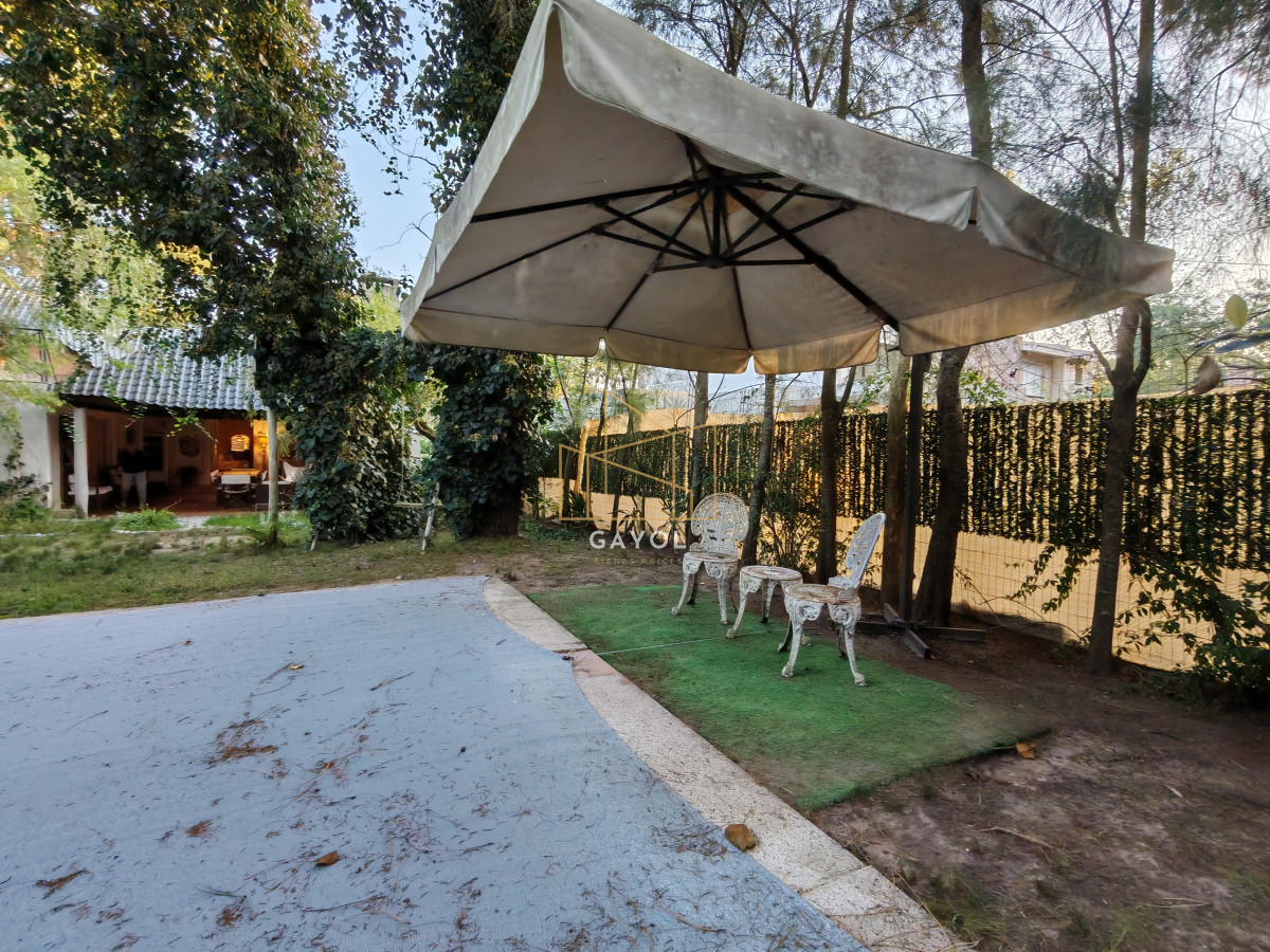 Casa ID.655 - Casa en venta reciclada, con amplio jardin con piscina 