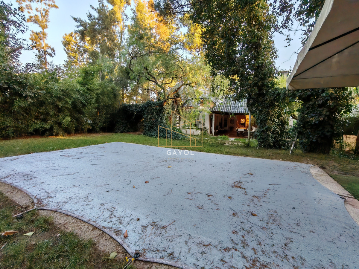 Casa ID.655 - Casa en venta reciclada, con amplio jardin con piscina 