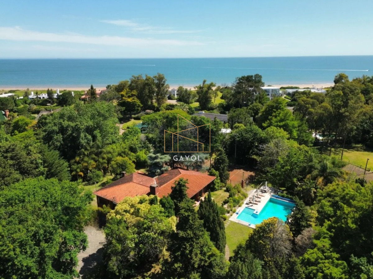 Casa ID.436 - Venta de Casa 8 DORMITORIOS en Solanas