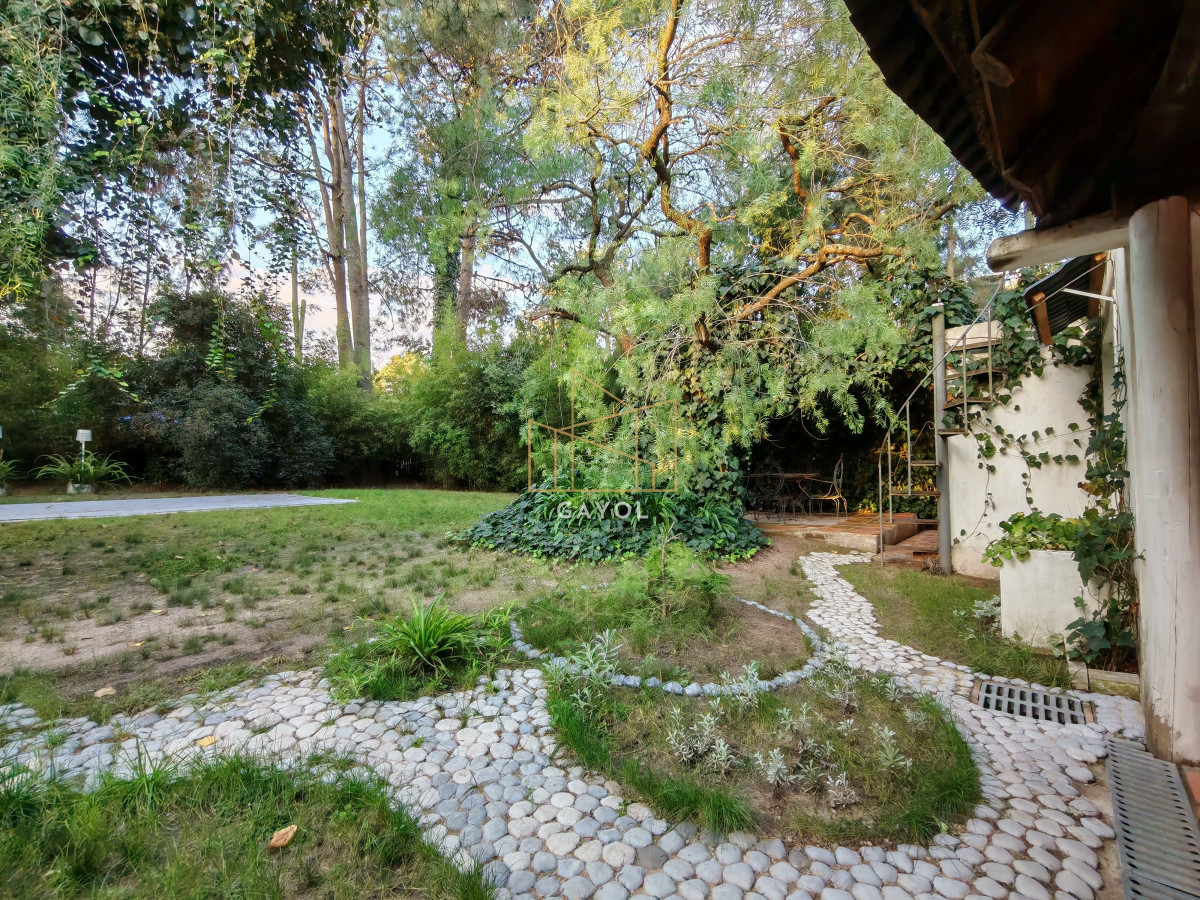 Casa ID.655 - Casa en venta reciclada, con amplio jardin con piscina 