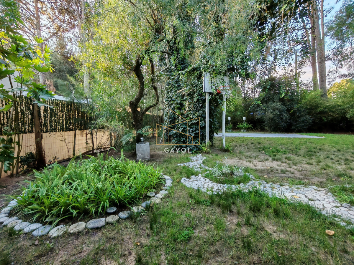 Casa ID.655 - Casa en venta reciclada, con amplio jardin con piscina 