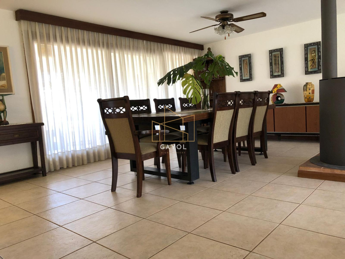 Casa ID.450 - Casa en alquier de temporada, playa mansa - 4 dormitorios