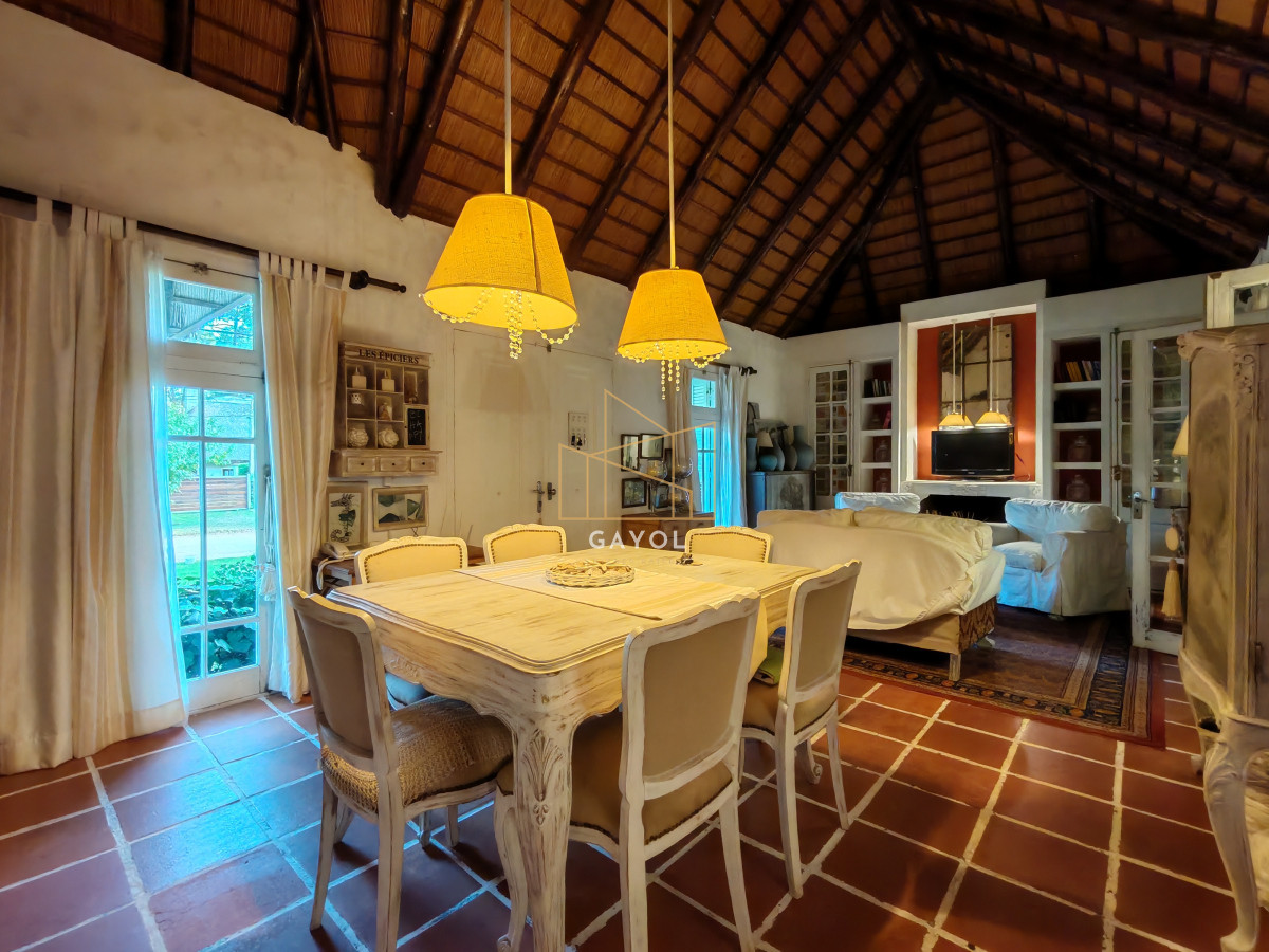 Casa ID.655 - Casa en venta reciclada, con amplio jardin con piscina 