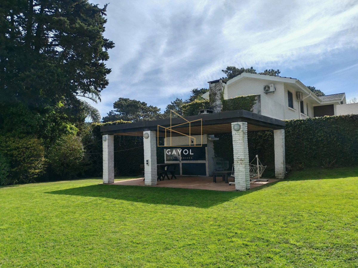 Casa ID.892 - Casa en alquiler con capacidad para 8 personas con buen jardin