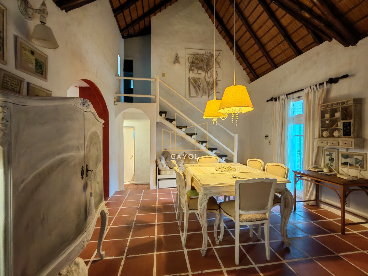 Casa ID.655 - Casa en venta reciclada, con amplio jardin con piscina 