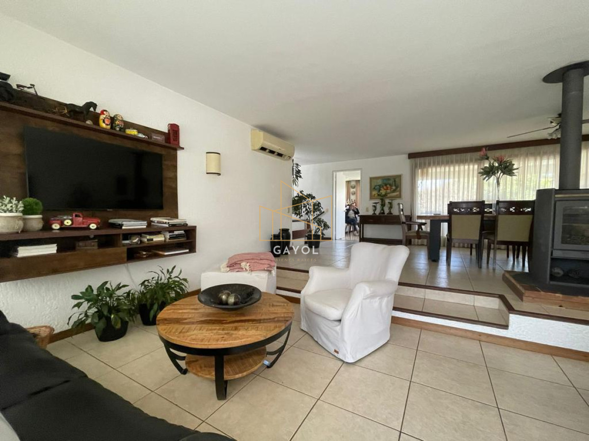 Casa ID.450 - Casa en alquier de temporada, playa mansa - 4 dormitorios