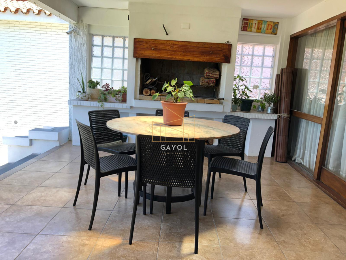 Casa ID.450 - Casa en alquier de temporada, playa mansa - 4 dormitorios