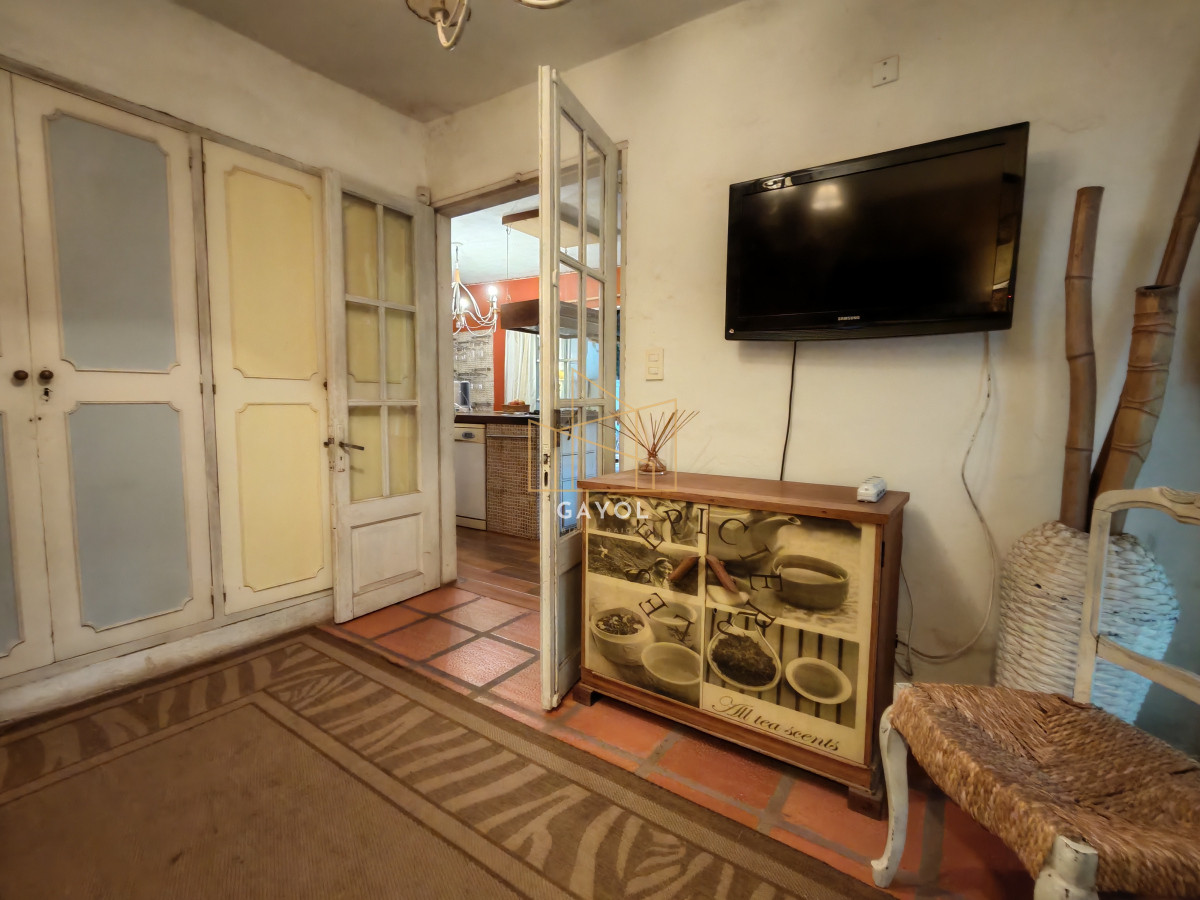 Casa ID.655 - Casa en venta reciclada, con amplio jardin con piscina 