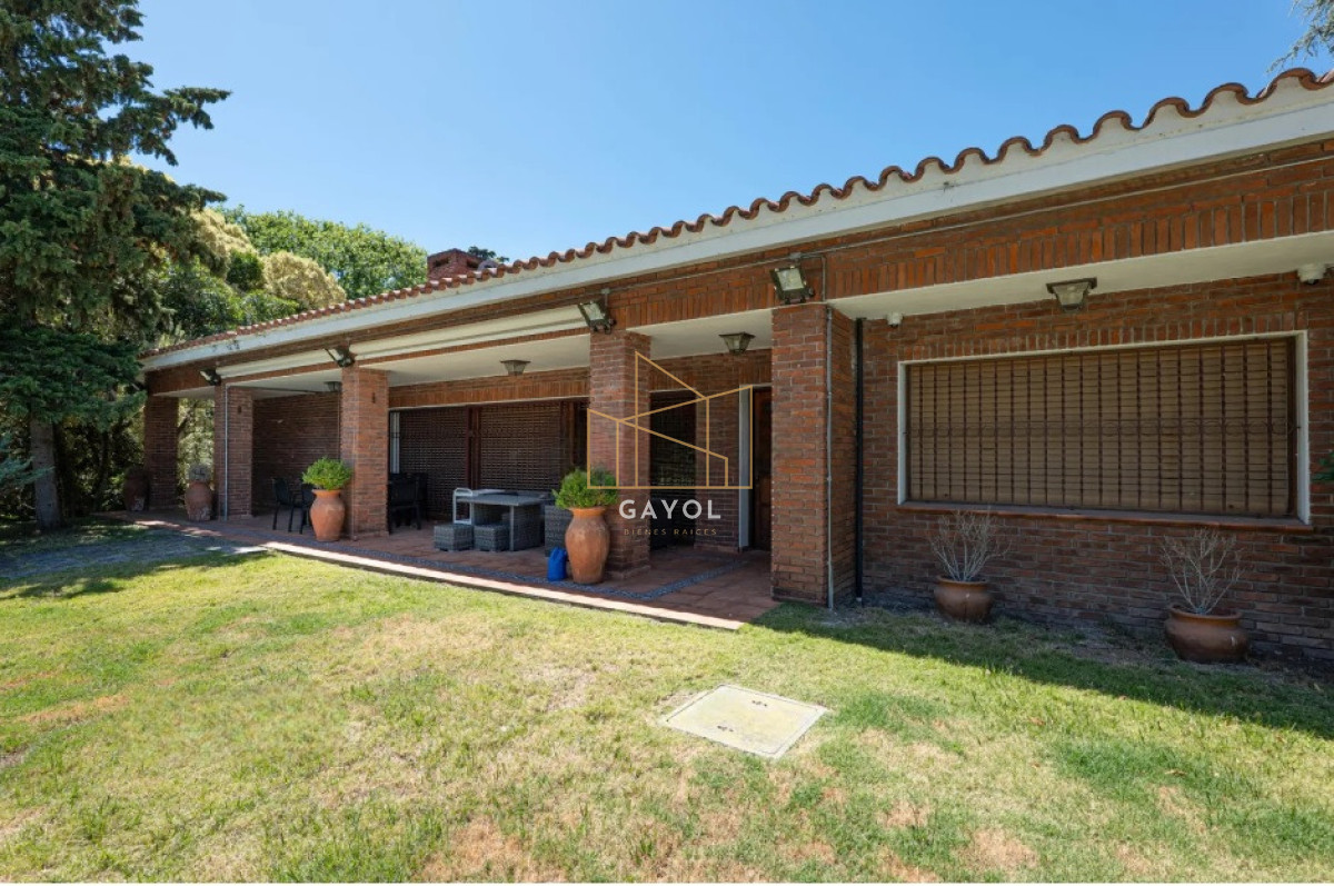 Casa ID.436 - Venta de Casa 8 DORMITORIOS en Solanas