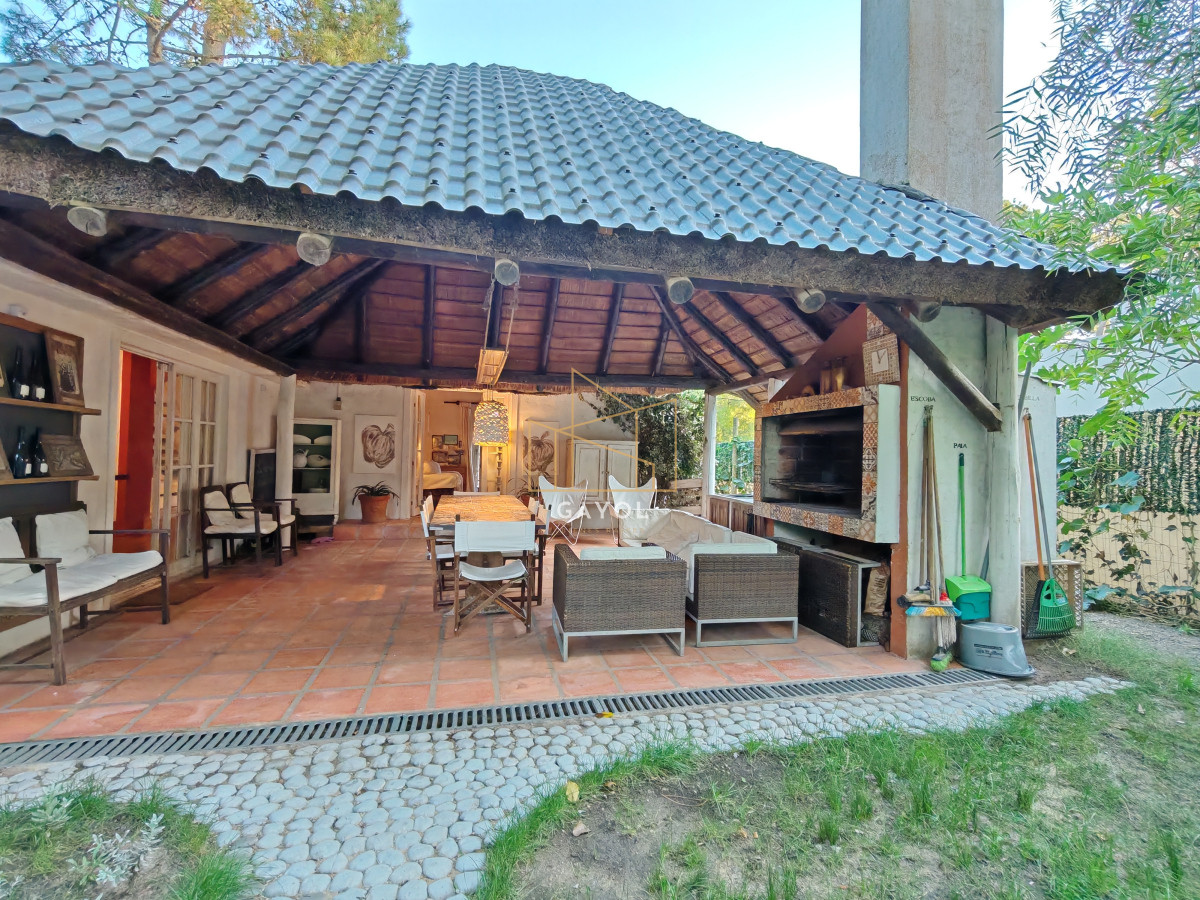 Casa ID.655 - Casa en venta reciclada, con amplio jardin con piscina 