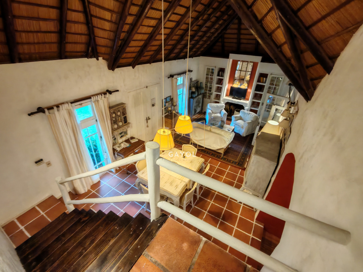 Casa ID.655 - Casa en venta reciclada, con amplio jardin con piscina 