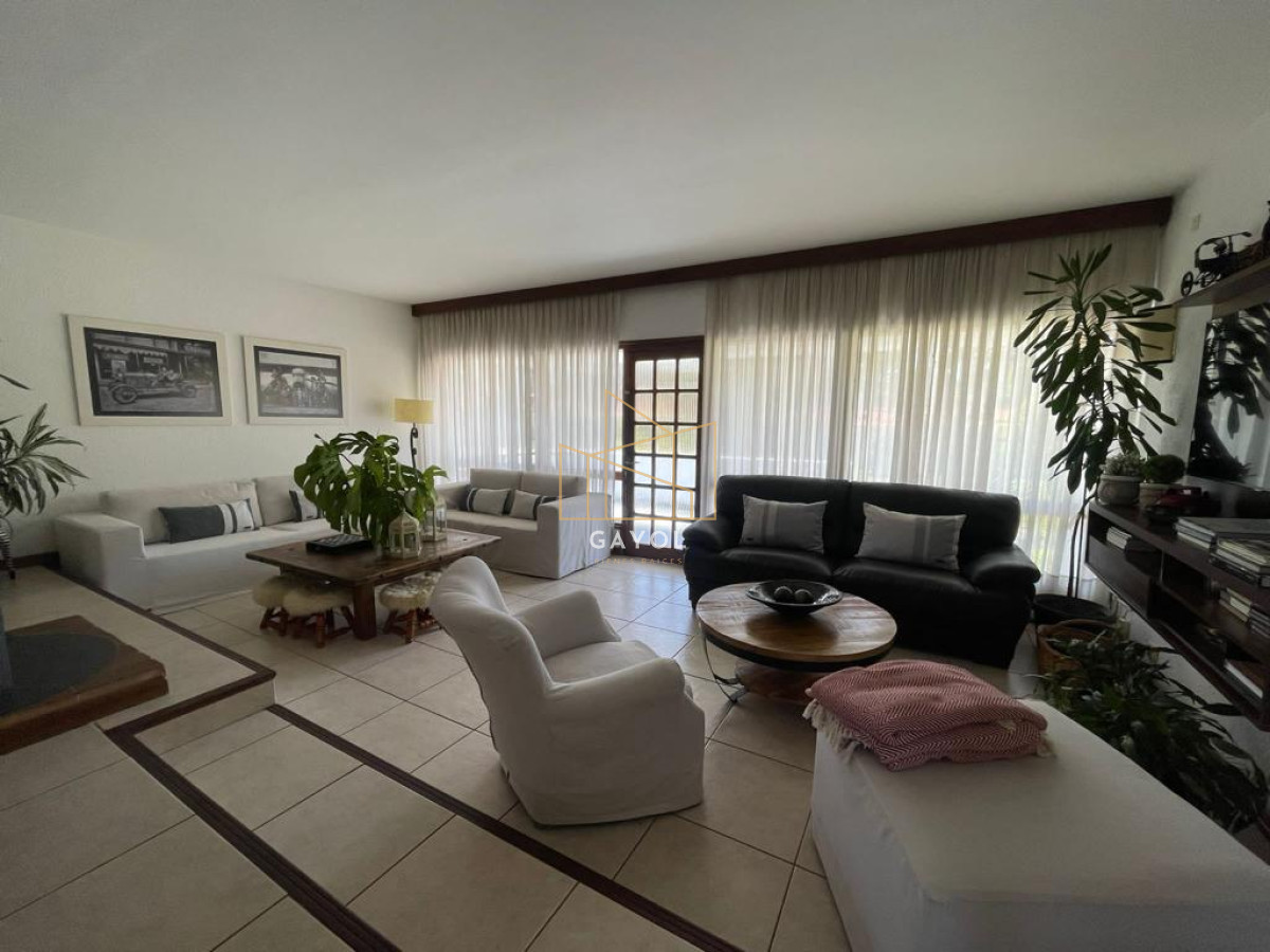 Casa ID.450 - Casa en alquier de temporada, playa mansa - 4 dormitorios