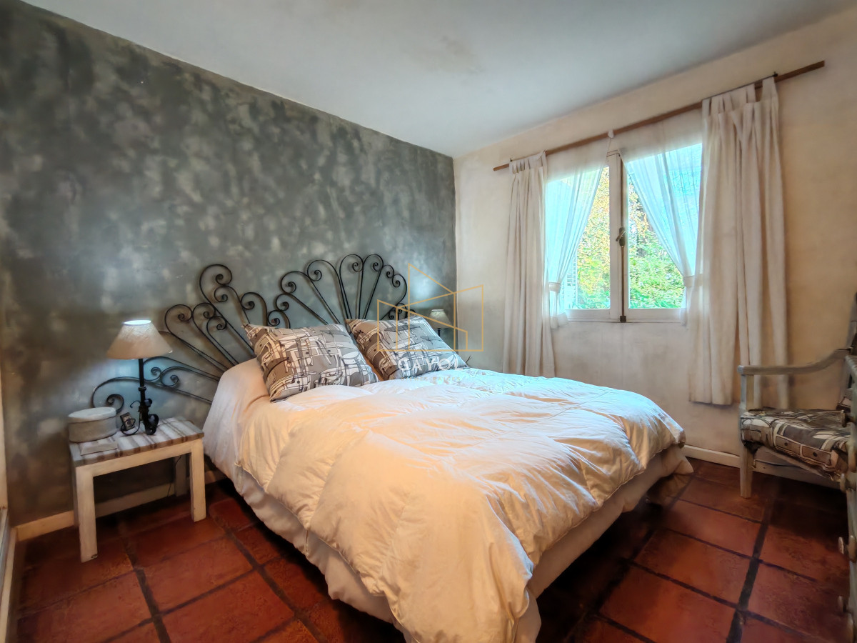 Casa ID.655 - Casa en venta reciclada, con amplio jardin con piscina 