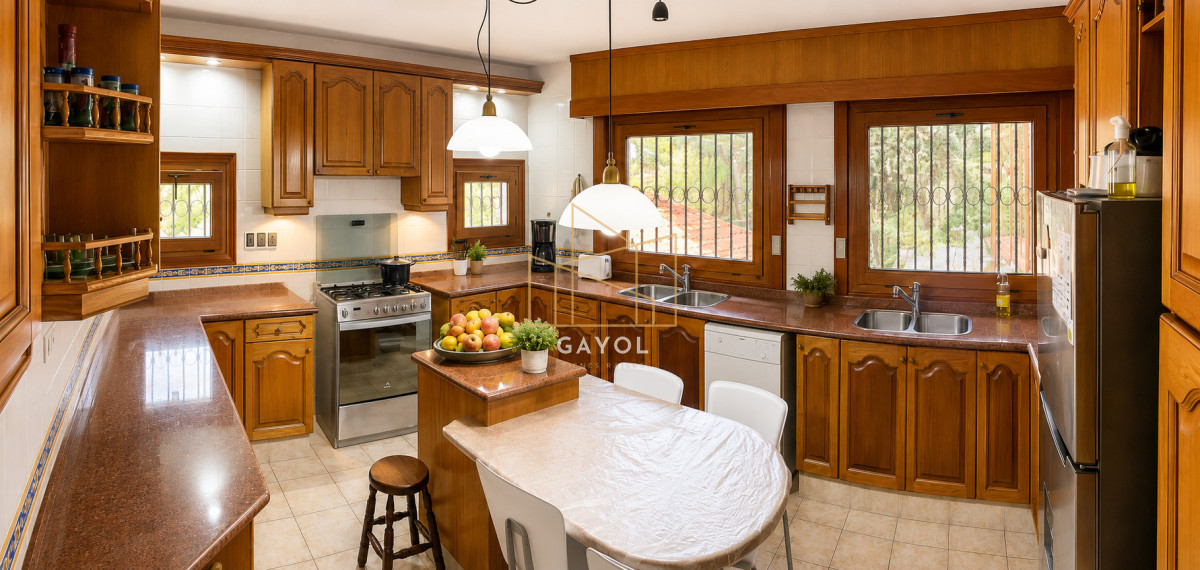 Casa ID.436 - Venta de Casa 8 DORMITORIOS en Solanas