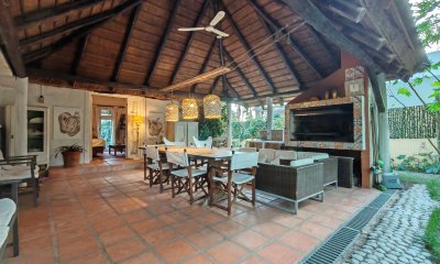 Casa en venta reciclada, con amplio jardin con piscina