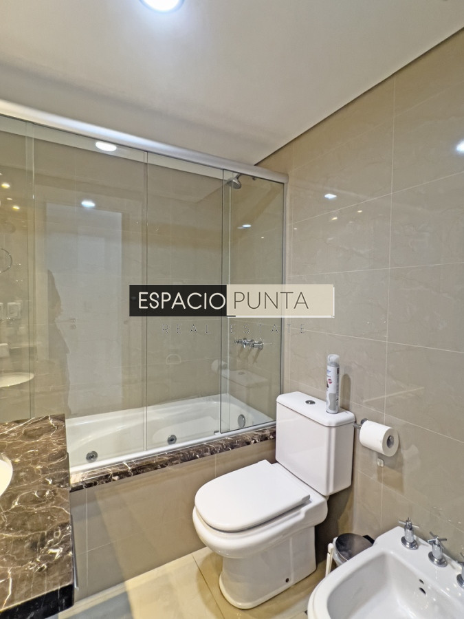 Apartamento ID.1482 - Apartamento en venta y alquiler en Mansa Punta del Este, 2 dormitorios, 3 baños