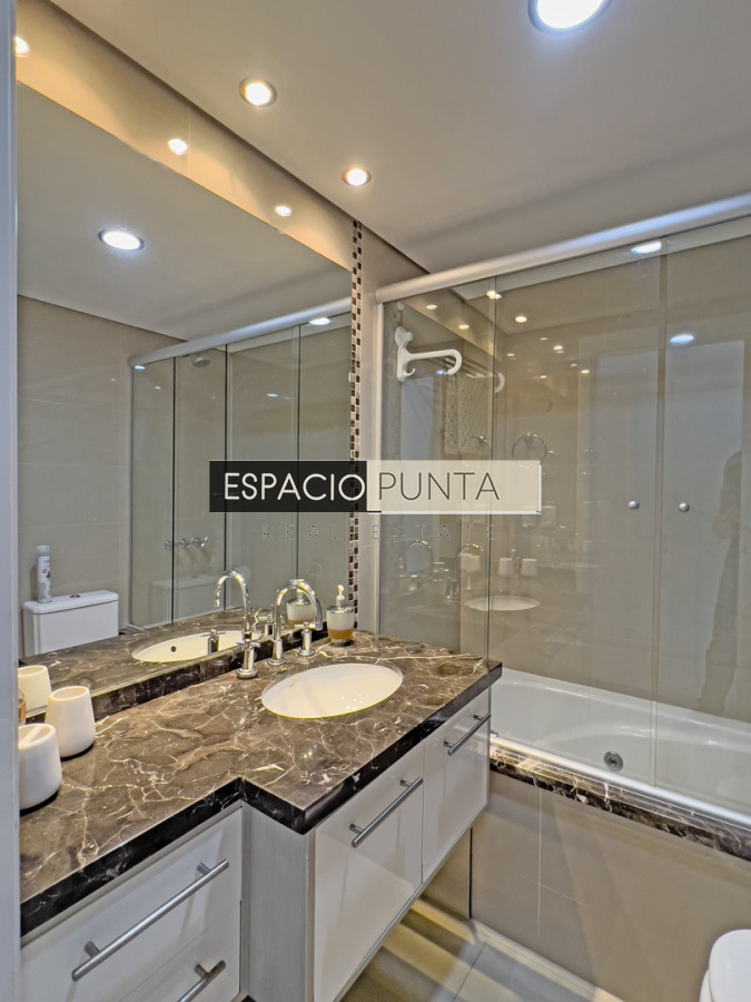 Apartamento ID.1482 - Apartamento en venta y alquiler en Mansa Punta del Este, 2 dormitorios, 3 baños