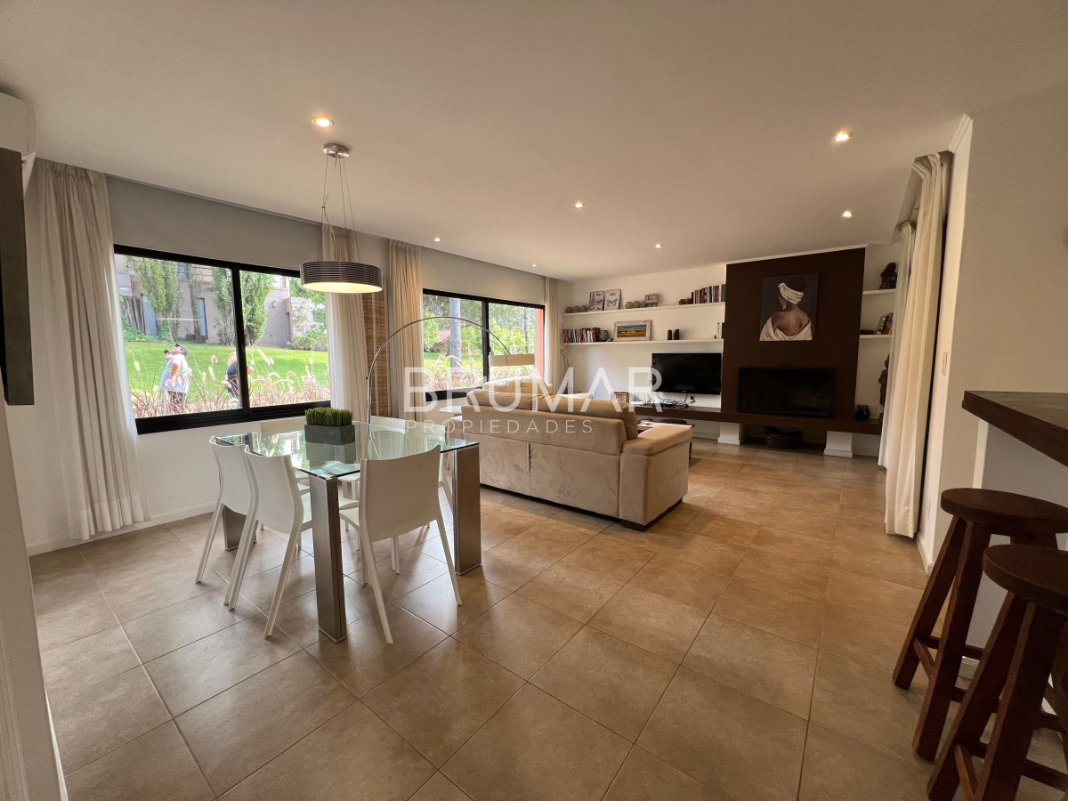Casa ID.885 - Alquiler anual y venta casa 2 dormitorios en Barrio privado