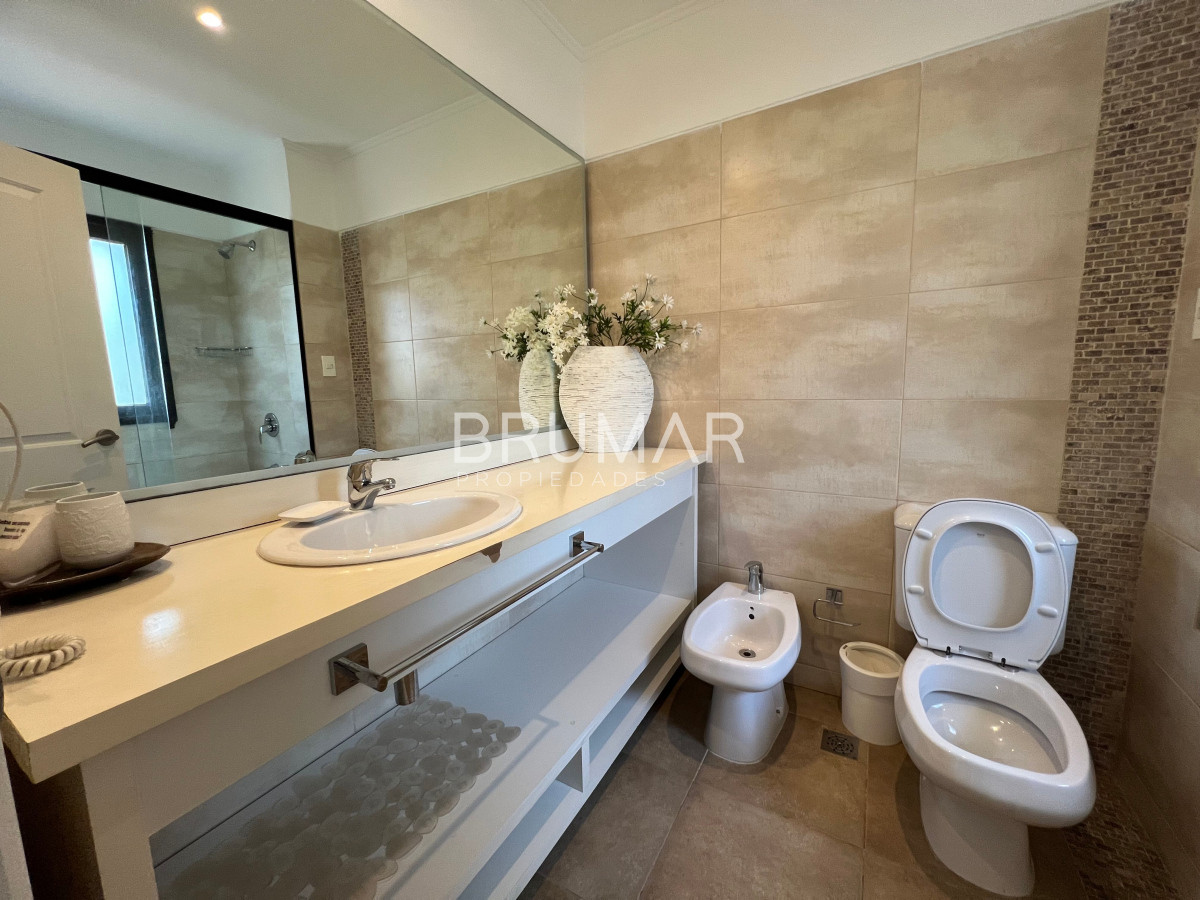 Casa ID.885 - Alquiler anual y venta casa 2 dormitorios en Barrio privado