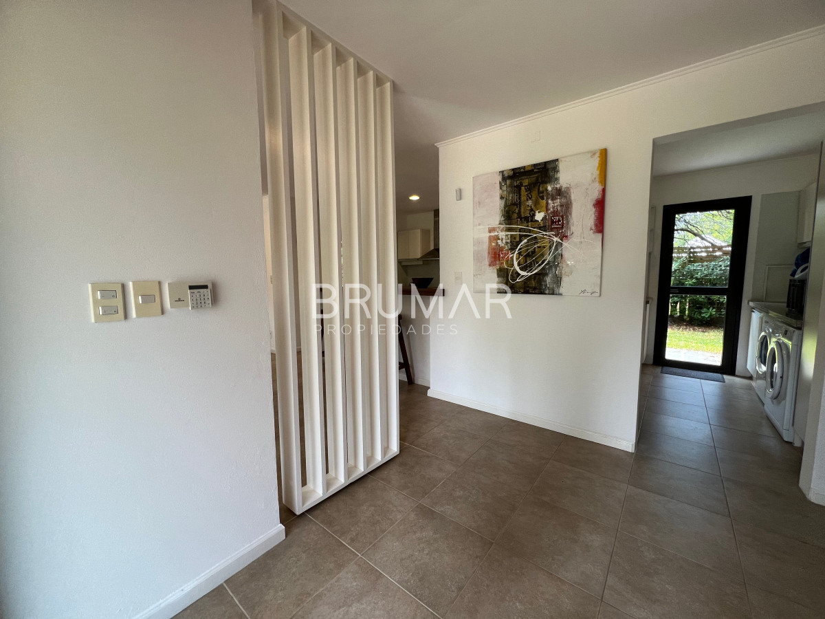 Casa ID.885 - Alquiler anual y venta casa 2 dormitorios en Barrio privado