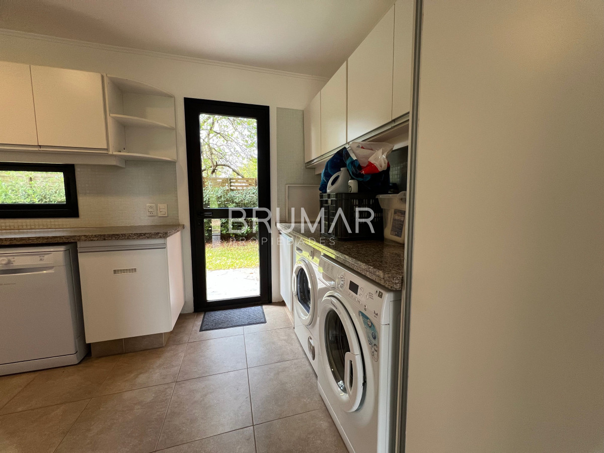 Casa ID.885 - Alquiler anual y venta casa 2 dormitorios en Barrio privado
